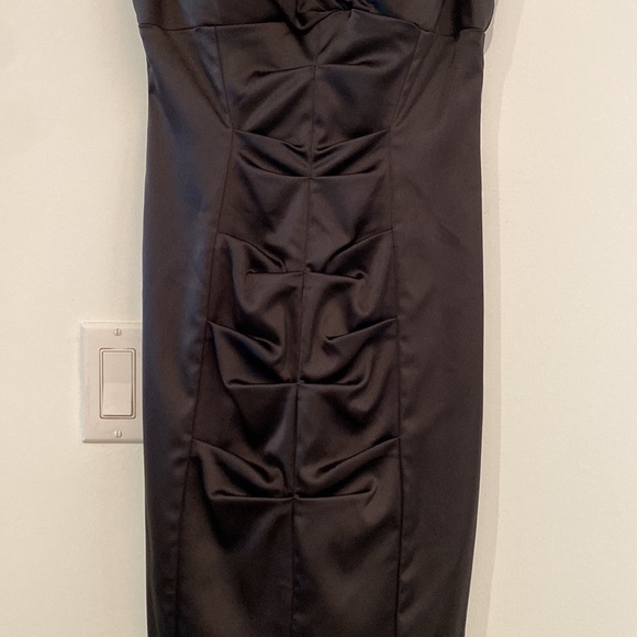 Cache size 10 little black dress with ruche front and back. - Picture 3 of 8